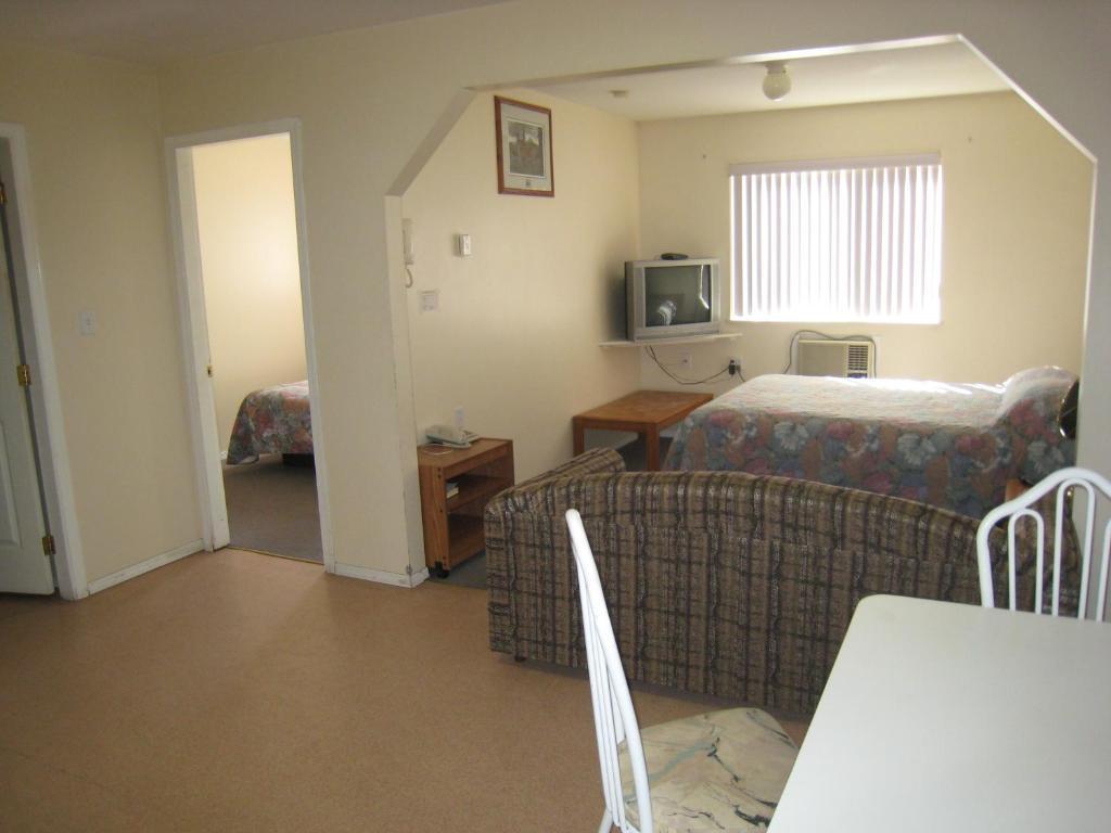 Fraser Bridge Inn And Rv Park Quesnel Ngoại thất bức ảnh